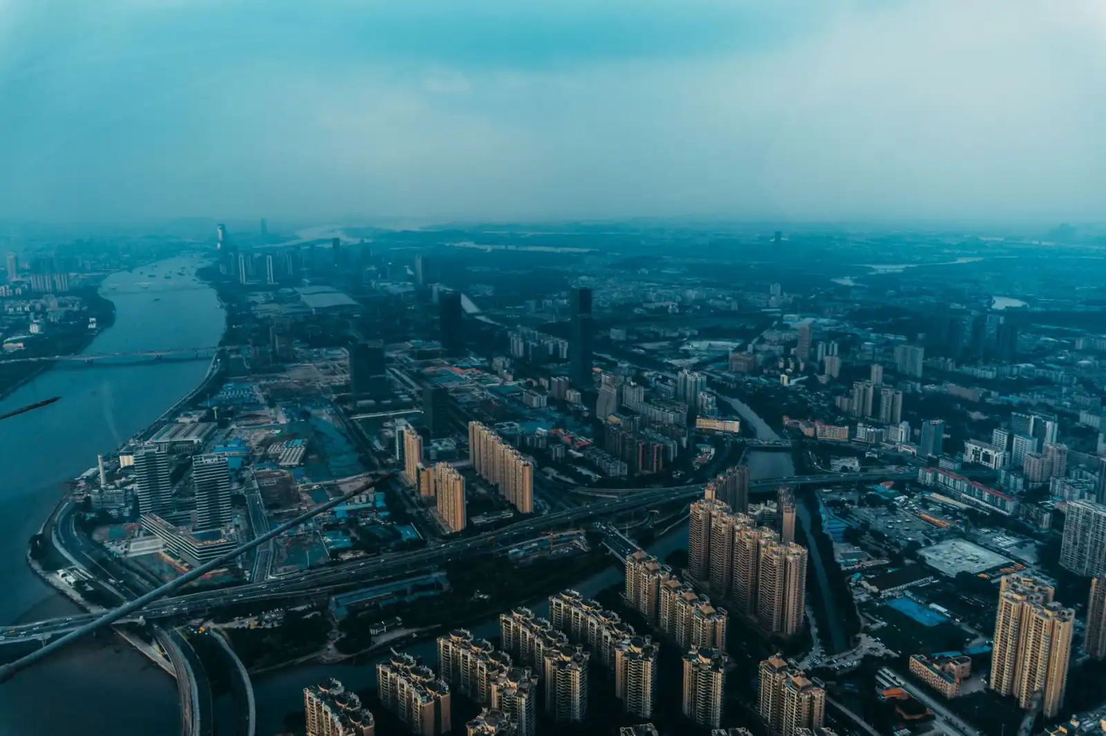 重庆老旧建筑裂缝修补与碳纤维加固技术要点详解