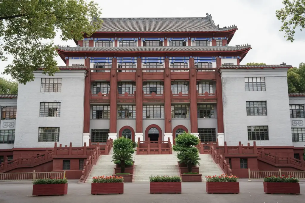 建筑裂缝修补施工方案：如何针对不同裂缝类型选择加固工艺
