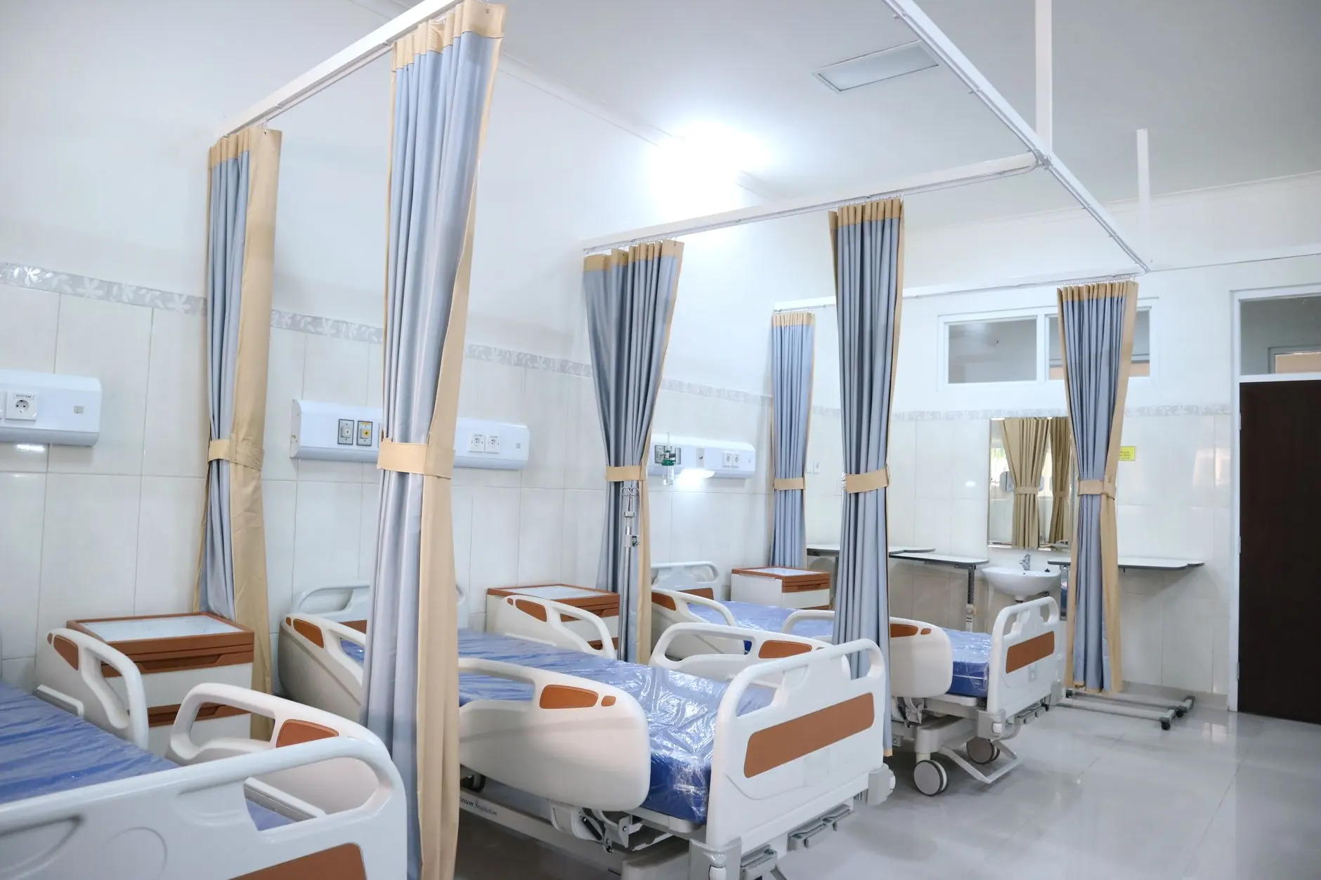 建筑加固技术解析：碳纤维加固与粘钢加固的适用场景及施工要点