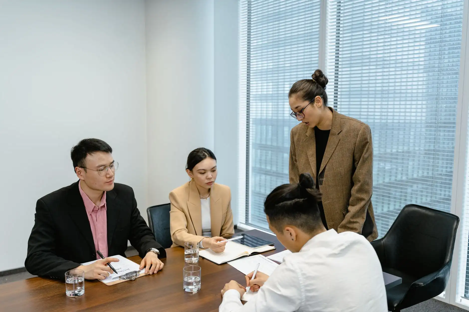 重庆老旧厂房结构加固方案：碳纤维与粘钢技术对比分析