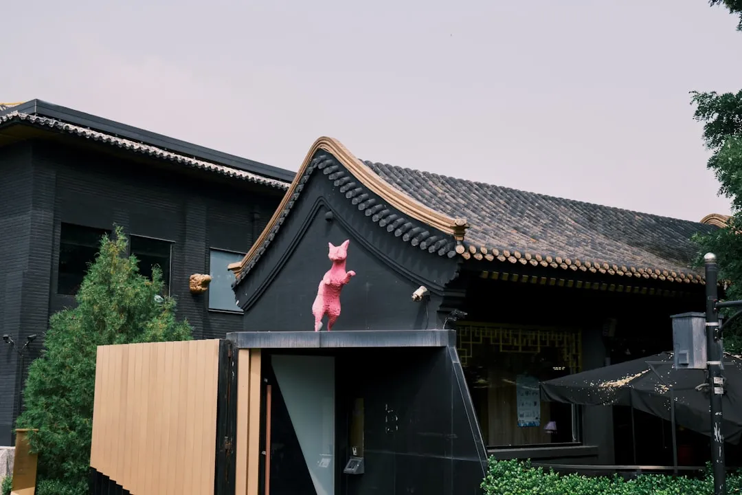 粘钢加固与碳纤维加固方案对比：重庆建筑改造如何选择