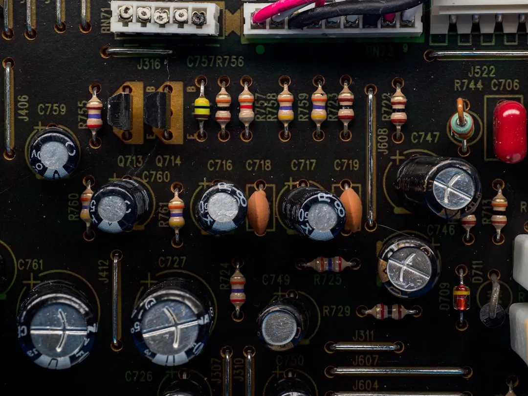 重庆老旧厂房裂缝修补与碳纤维加固施工方案解析