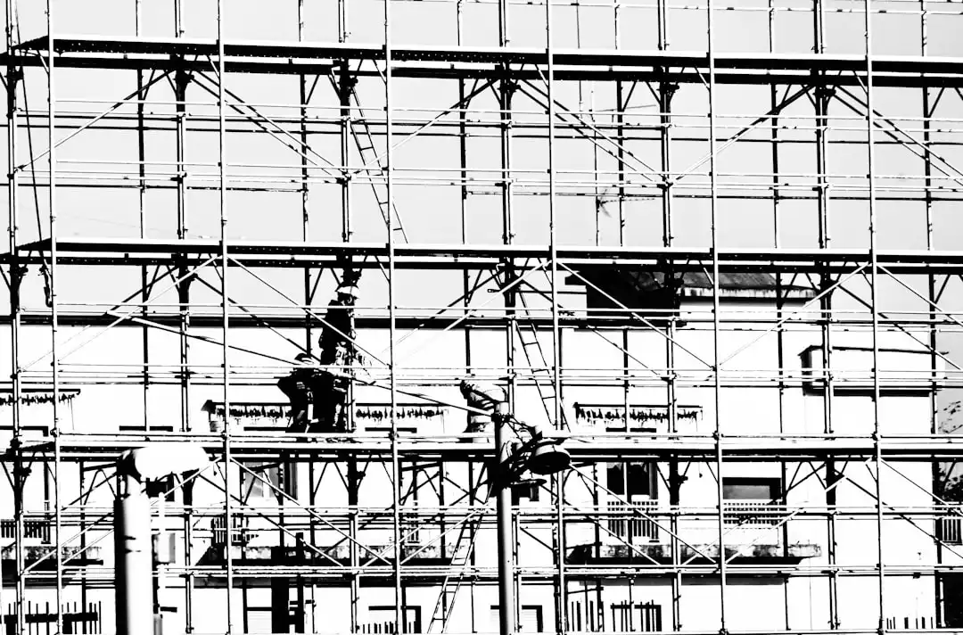 建筑裂缝修补施工工艺解析：重庆恒凡达在结构加固工程中的技术实践