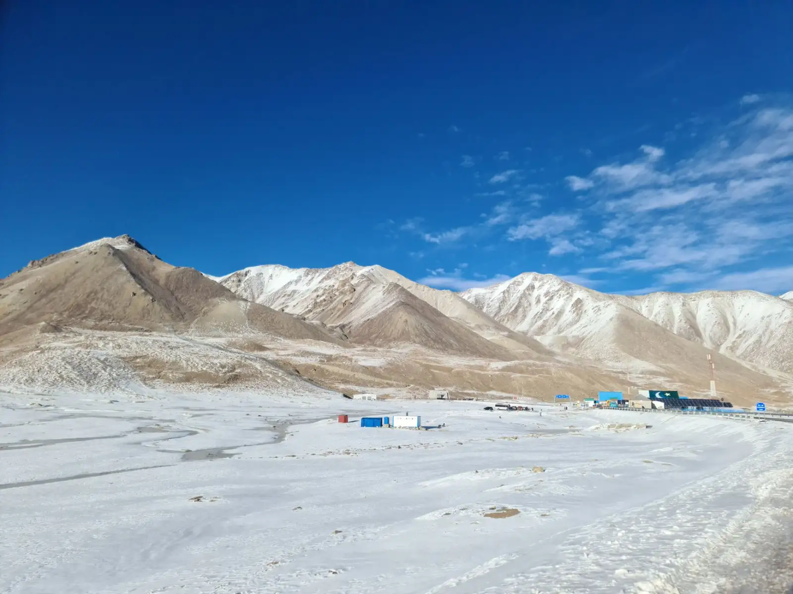 建筑加固工程中碳纤维加固与粘钢加固的技术特点对比分析
