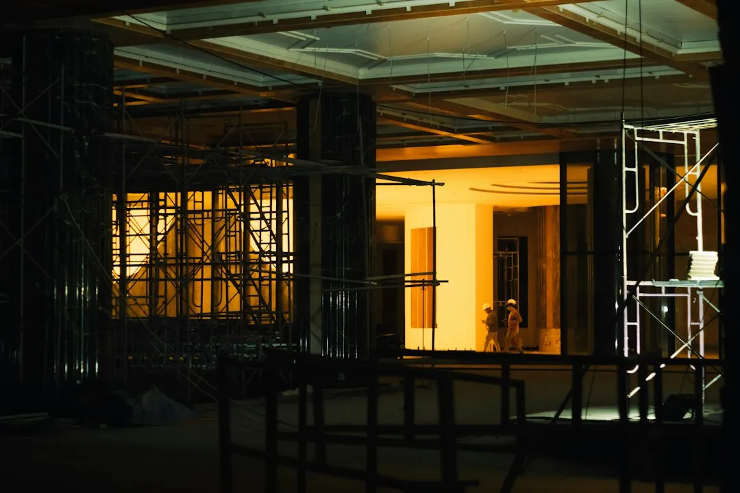 建筑加固技术解析：碳纤维加固与粘钢加固的适用场景差异正文配图 1