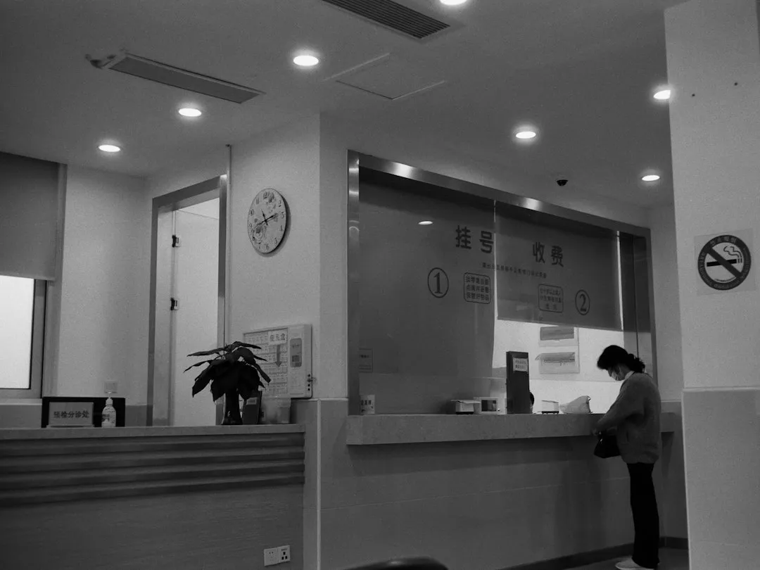 重庆老旧厂房碳纤维加固技术要点及施工流程详解
